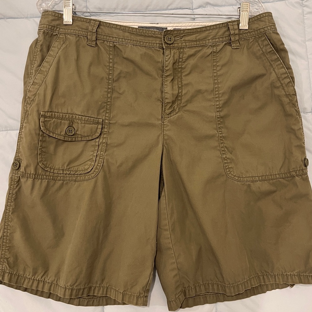 What a Workhorse! LIZ CLAIBORNE (VGUC, Size 14), Khaki-Green Shorts